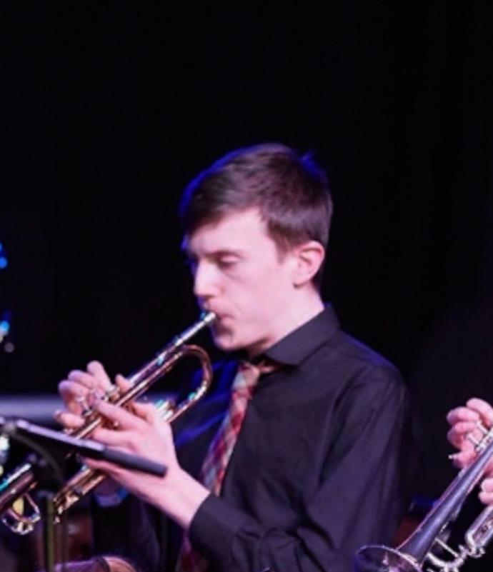 RUJI performing trumpet